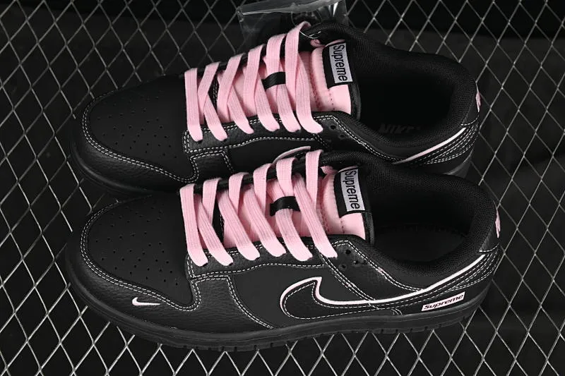 All categories Nk SB Dunk Series Nk SB Dunk Low High-end customized low-top sneakers Nike SB Dunk Low Supreme co-branded all black rice noodles High-end customized low-top casual sneakers QW5836-014